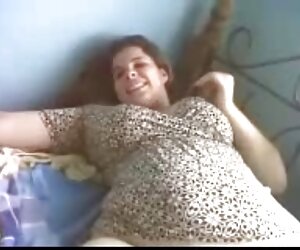 Một đám đông các cô phim jav không che gái hút một gã lớn.