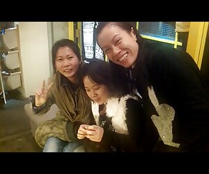 Các cô subjav gái bị biến thành ung thư và chạm vào cô ấy, điều khiển từ xa với ngón tay của cô