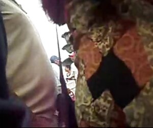Cô gái xinh đẹp, nhìn vào gương và sex jav tap the nhớ một đêm