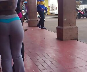 Cô gái tóc vàng school javhd đã ngủ trong phòng tắm