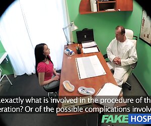Một cô gái tóc hồng đóng jav nổi tiếng với cô ấy đóng