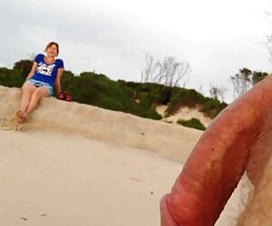Một người đàn ông đập tan một lỗ lớn trong mông của phim sex bán thân một cô gái