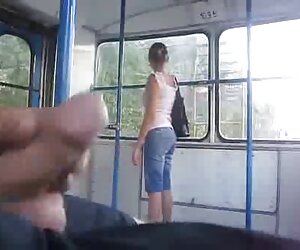 Vũ nữ thoát y với hai người đàn phim jav online ông