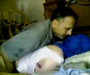 Valentina một viên thuốc trong một dây đeo vào jav dam hậu môn