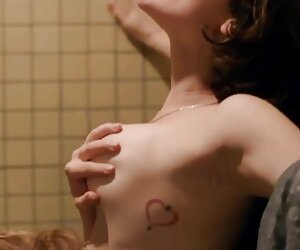Slim gái sextop aika yumeno ngồi trên một cái ghế mềm và vuốt ve âm đạo